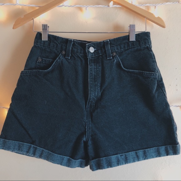 Levi’s Boyfriend Shorts - Picture 1 of 2